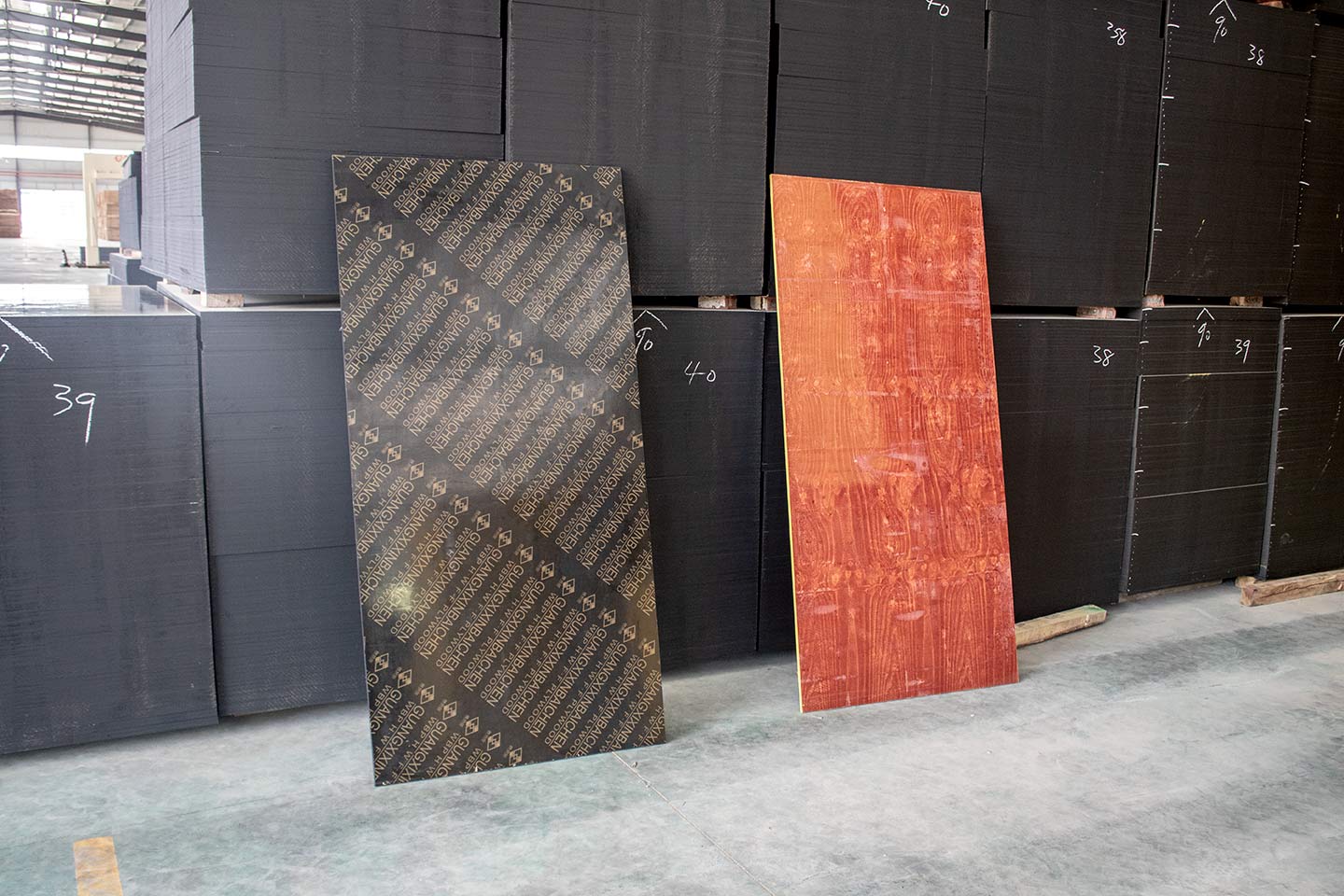 建筑覆膜板-紅板